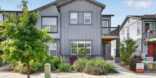 Beautiful 3 bed, 3 bath Townhome with 2 car garage! Gallery 1