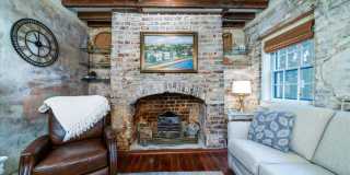Downtown Cottage- Fully Furnished Gallery 21