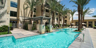 The Lincoln Scottsdale Gallery 16