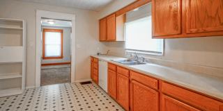 Great 3 Bedroom, 2 Bath - Just Off 17th St! *2027* Gallery 3