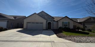 Adorable 3 Bedroom, 2 Bathroom Home in a Quiet North Hanford Neighborhood Gallery 1