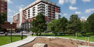 Radius Uptown Apartments Gallery 3