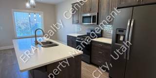 Move-In Bonus!! 3 Bed 2.5 Bath Twin Home in Crescent Hills Gallery 9