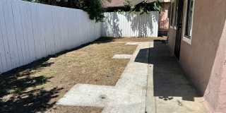 Beautiful 1 Bed Backhouse Available Now! Gallery 11