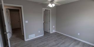 Large Duplex in Vanderveen Gallery 16
