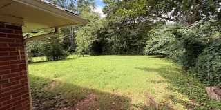 Nice 2 BR/1 Bath Duplex - Covered Parking & Large Backyard Gallery 14
