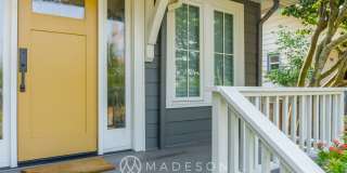 Beautiful Remodeled House with Fenced Yard in Maple Leaf Gallery 5