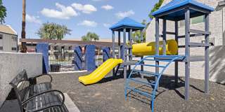 The Halston Gallery 13