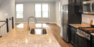 End-unit Townhouse with mountain views Gallery 7