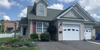 3 Bedroom, 2 Bath Townhouse-end unit 1 Car Garage Gallery 3