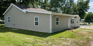 Beautiful 3 Bedroom 2 Bath 2 Living Areas + Detached 1 Car Garage/ Workshop Gallery 1