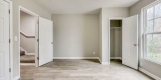 Room in 4 Bedroom Home at Athens Ave Gallery 21