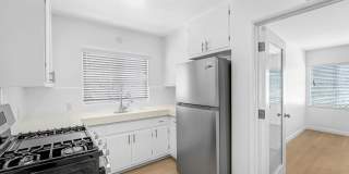 Remodeled lower studio unit on 2nd St, steps to Montana Ave and the beach!  Upgraded floors and appliances. Must see! Gallery 1