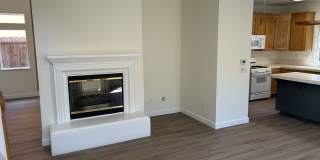 4 Bedroom, 2 Bath, 1992 Square Foot Home Gallery 11