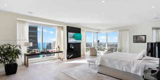 1425 Brickell Ave Gallery 25