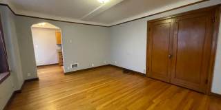 Queens Court Large Charming 1 Bedroom Available Now! Highly Desirable Queen Anne Location Gallery 8