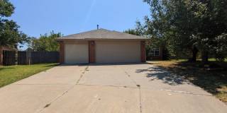 Spacious 3 Bed + Study | Fireplace, Covered Patio & Fully Fenced Backyard Gallery 19