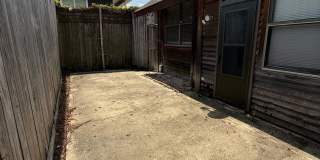 Cozy Efficiency with private backyard Gallery 1