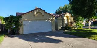 3-bedroom Single story with vaulted ceilings! Gallery 1