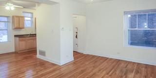 3521-29 1/2 N Broadway Gallery 3