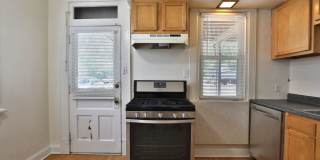 4 Bedroom North Campus Newly Remodeled House with 2 Decks and Patio Gallery 19