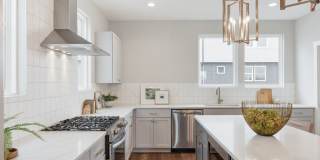 Beautiful Charlotte Park Townhome With Two Car Garage Gallery 20