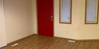 AVAILABLE NOW!! West side - 2 Bdrm, 1 Bath Gallery 4