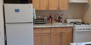 2 Bed Split (Or 1-Bed with Living Room) w Heat and Hot Water Inc! NEAR T Gallery 6