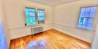 Spacious 6 bedroom 3.5 bath Tudor Townhouse w/Deck close to Georgetown University & Hospital Gallery 29