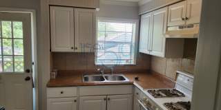 Great Apartment In Hillcrest across from Scott Field!!!!! Gallery 4