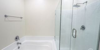 OC: Spacious 2BD/2.5BA Condo in Irvine with Resort-Style Amenities, Private Balcony & In-Unit Laundry & 2 Parking Spaces Gallery 20