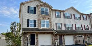 3 Bedroom 2.5 Bathroom in York! Gallery 1