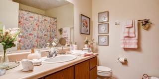 Hickory Knoll Apartments - Affordable Housing Gallery 3