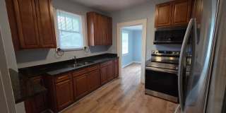 Affordable 3 Bed in Jacksonville. Bonus Room. Fenced in yard. Garage + Modern Bathroom Gallery 6