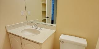 2 Level, 2 Bedroom Hidden Gem in Dupont! Gallery 7