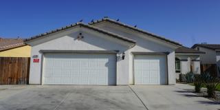 Elegant 4BD/2BA Home in Bakersfield's 93307 — Solar, Granite Countertops, Vinyl Flooring & Small Pets Welcome! Gallery 1