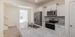 BEAUTIFUL 2 Bedroom Townhome in Mooresville APRIL MOVE IN SPECIAL Gallery 6