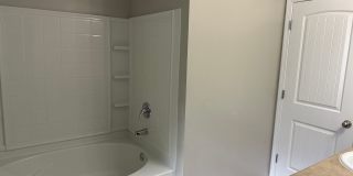 Spacious 3 Bedroom Home with 2-Car Garage in Union City! Gallery 10