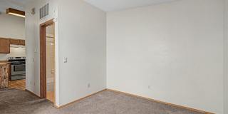 Charming Top-Floor Studio in Aurora with Private Patio & In-Unit Laundry Gallery 14