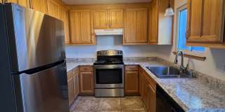 2 Bedroom 1.5 Bath Townhouse near Schools & Shopping Gallery 1