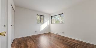 2531 W Howard Street Gallery 16