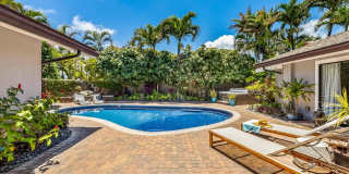 Hale Ohana: Bright Kailua Retreat w/hot tub, Lush Tropical Pool, Walk to Beach Gallery 1
