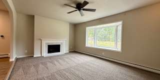 Stylish 3-Bedroom Remodel with Two Fireplaces and Mountain Views Gallery 13
