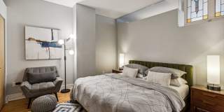 212 W Washington Street Gallery 18
