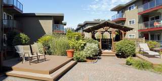 Live in the Heart of Downtown Bellevue – Commodore Apartments Gallery 1