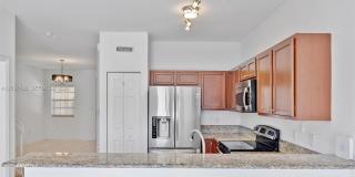 3728 NE 3rd Ct Gallery 8
