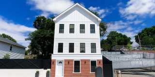 328 Columbia Street Gallery 1