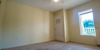 4 bedroom, 4 bath unit overlooking the Mon River - Available 08/05/2026 Gallery 14