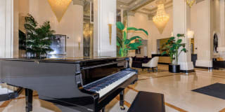 Broadway Palace Gallery 28