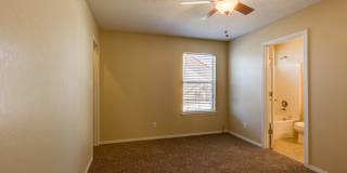 Delightful 2-story home located on the Eastside! Gallery 13